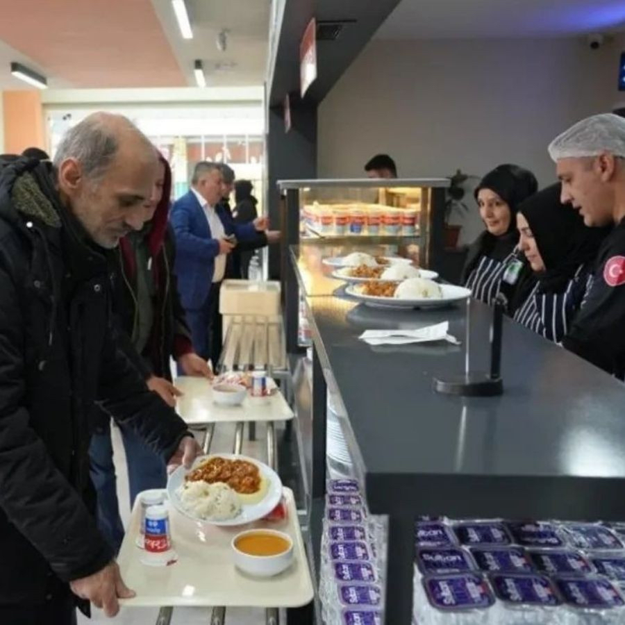 Vatandaşa sunulan yemeklerde fiyat uçurumu : İBB 100 TL, Bahçelievler 65 TL