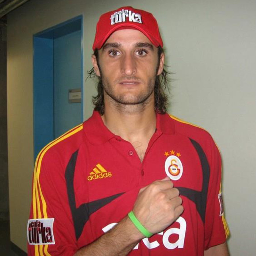 Galatasaraylı Müslüman futbolcunun istavroz çıkarması