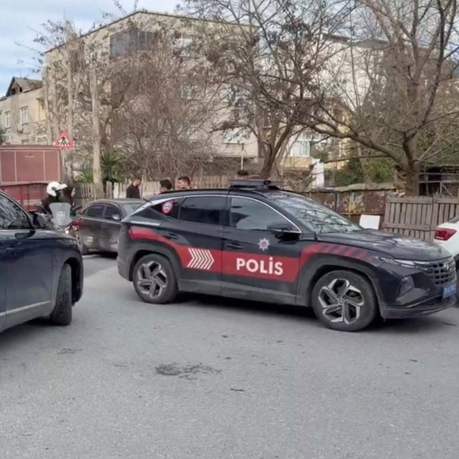 Küçükçekmece'de devriye atan polislere saldırı! 4'ü polis 6 yaralı