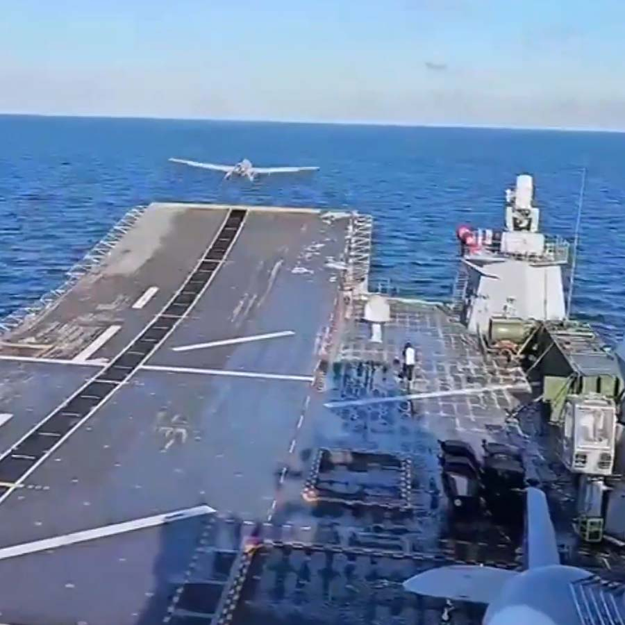 TCG Anadolu'dan havalandı: Bayraktar TB3'ten ilk NATO tatbikatında tam isabet!