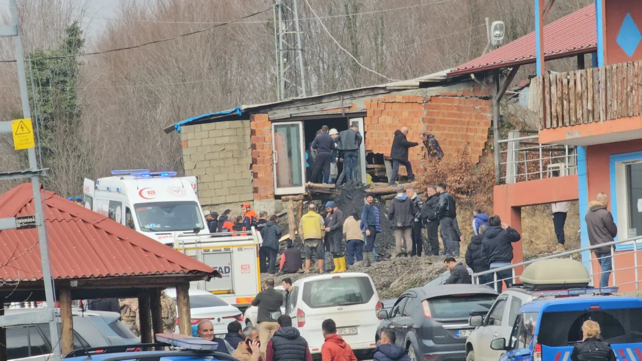 Zonguldak'ta can pazarı! Maden ocağı göçüğünde 1 işçi sağ kurtarıldı, 2 madenci için zamana karşı yarış!