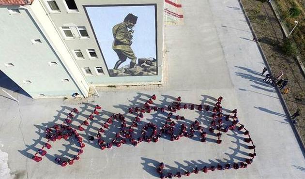 İmam Hatip öğrencilerinden Atatürk imzası!