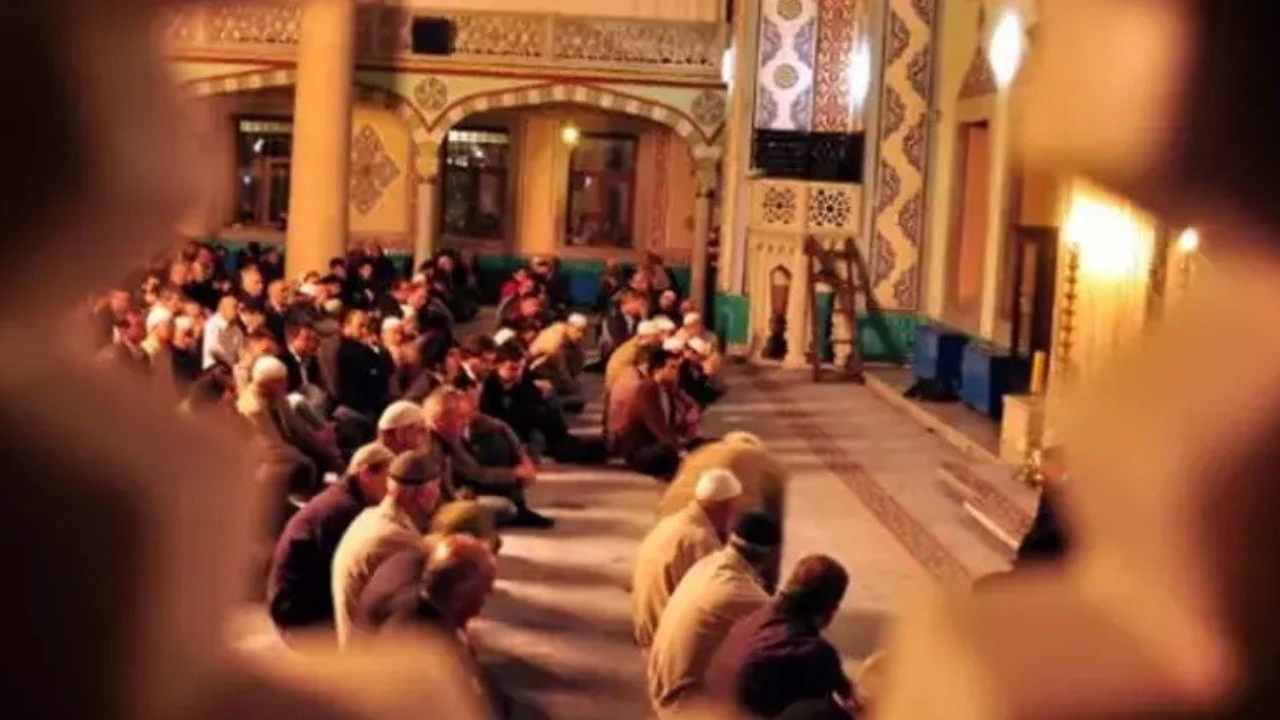 TERAVİH NAMAZI NASIL KILINIR? Teravih namazı kaç rekattır, hangi dualar okunur?