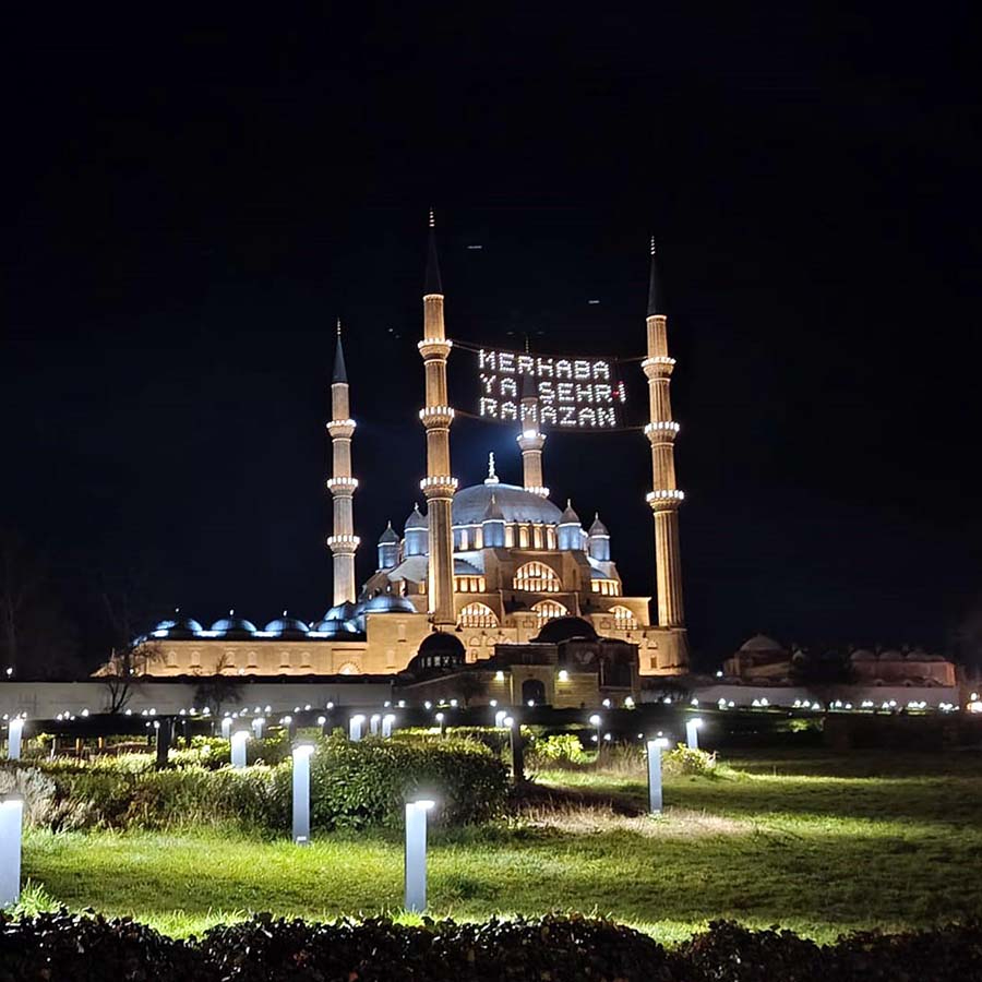 Restorasyon tamamlandı: Edirne Selimiye Camii'nde 4 yıl sonra ilk teravih namazı