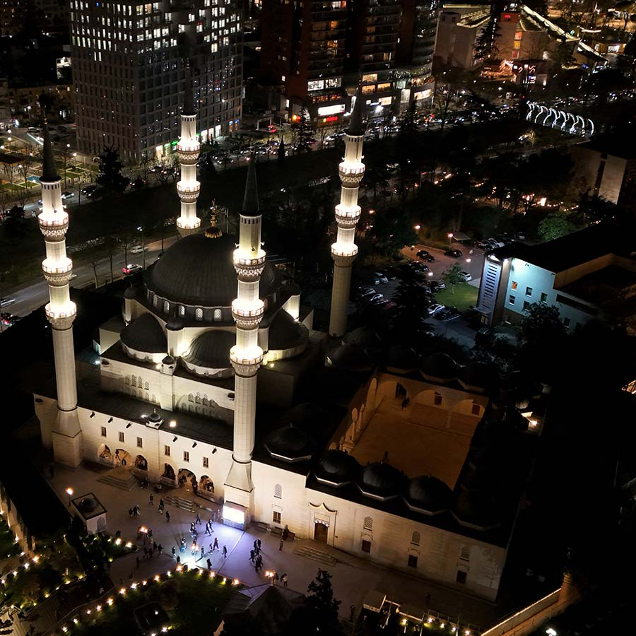 Balkanlar'da Ramazan coşkusu: Camiler doldu taştı