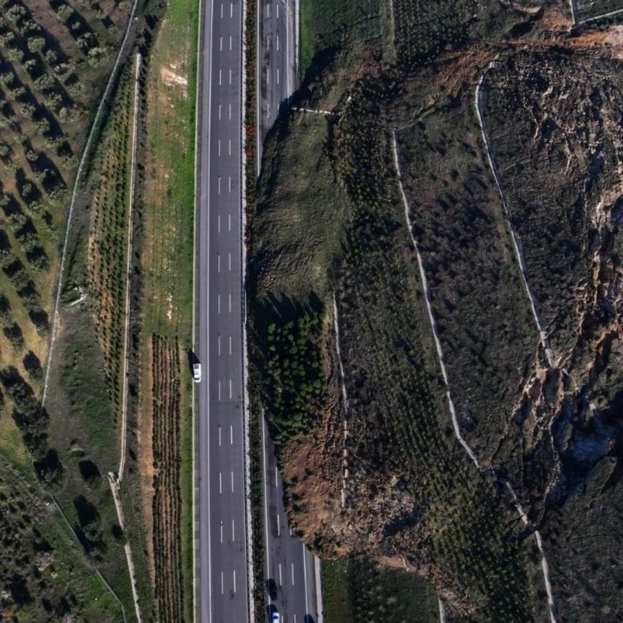 İstanbul-İzmir Otoyolu 'nda toprak kayması! Ulaşıma kapatılan yol yeniden açıldı