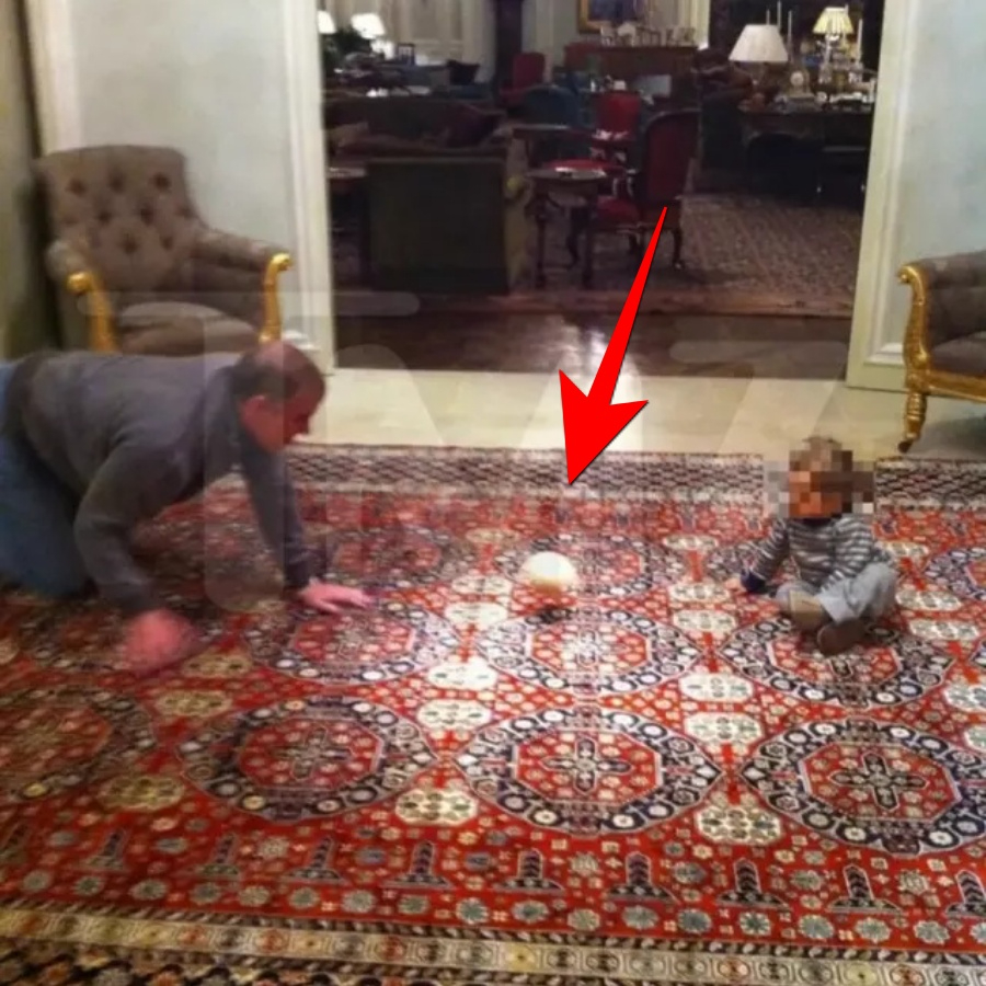 Eski İngiltere Prensi Andrew'u gözaltına aldıran fotoğraf! Epstein dosyasından sızan o belgeler dünyayı ayağa kaldırdı! Küçük çocukla korkunç oyun...