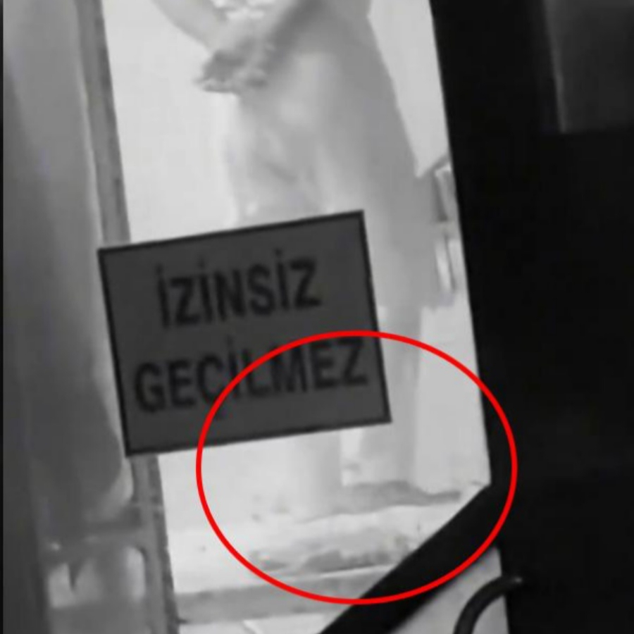 Sakarya'da mide bulandıran görüntüler: Tatlı hamurunu ayaklarıyla yoğurdu! Skandal imalahtane mühürlendi...