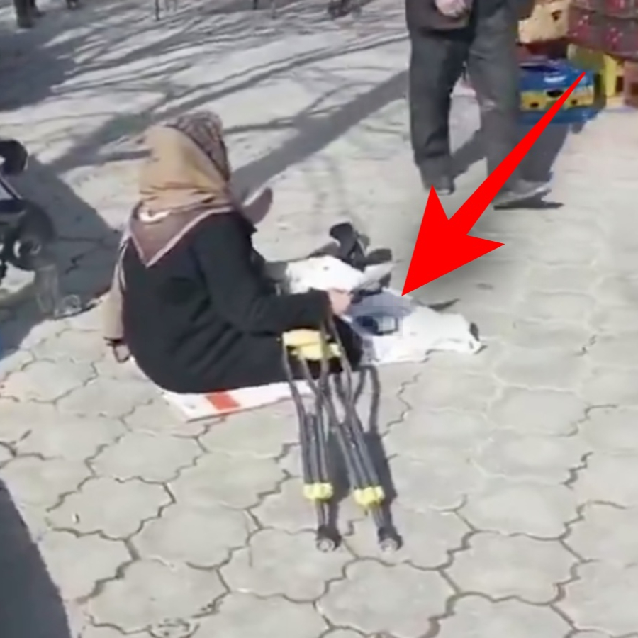 Dilencinin önündekini görenler neye uğradığını şaşırdı! Vatandaşın tepkisi güldürdü: Vergi mükellefi herhalde!