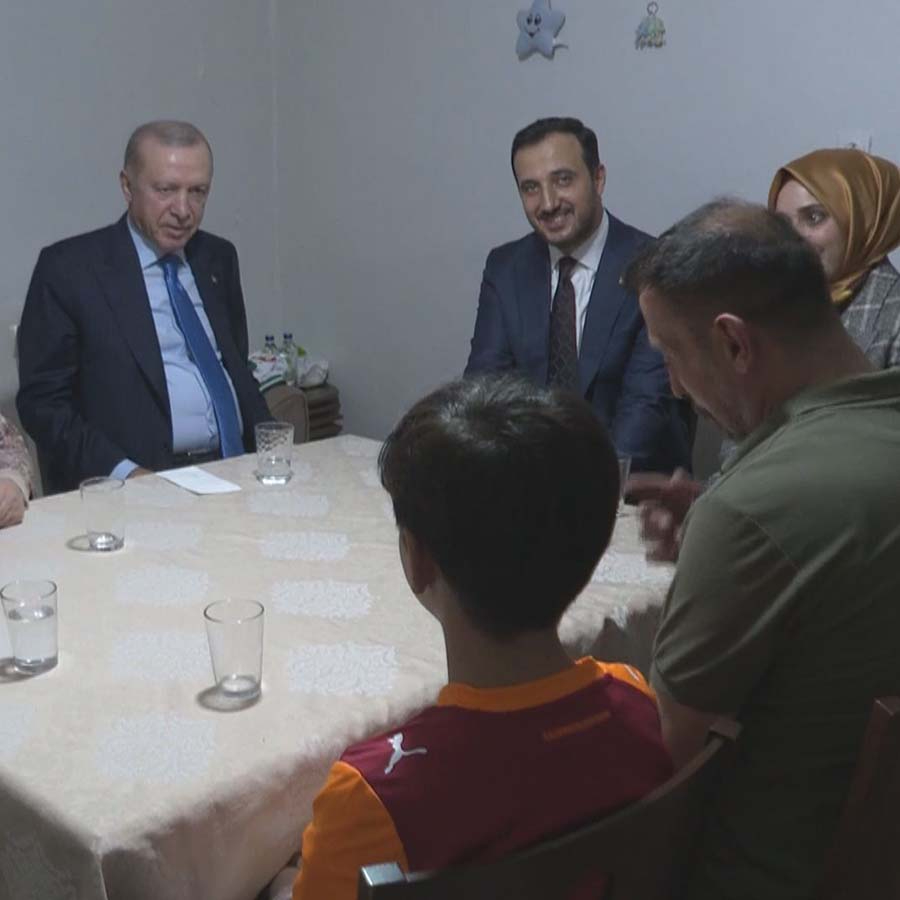 Cumhurbaşkanı Erdoğan'dan iftar ziyareti: Kayacık ailesine misafir oldu