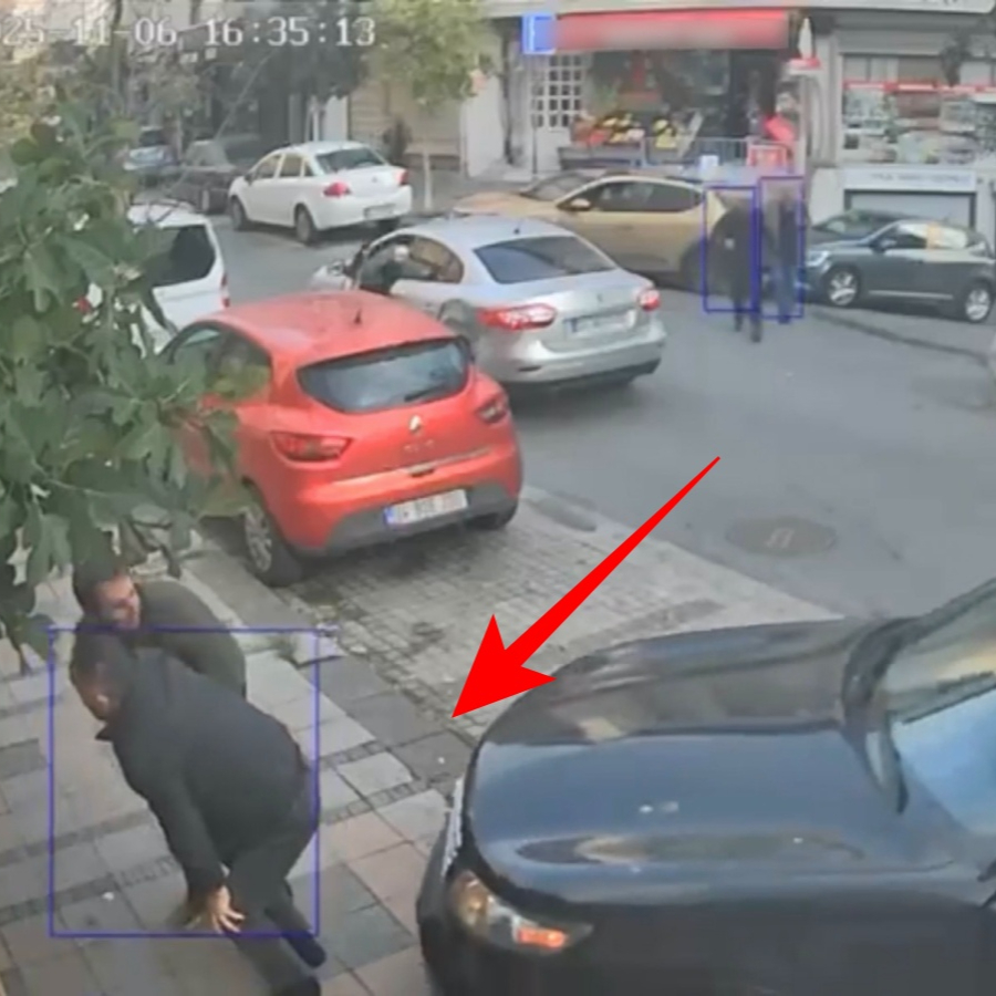 Böyle kaza Türkiye'de hiç görülmemişti... Kendi arabasından düşüp kendi arabasının altında kaldı! Kağıthane'de şaşkına çeviren kaza