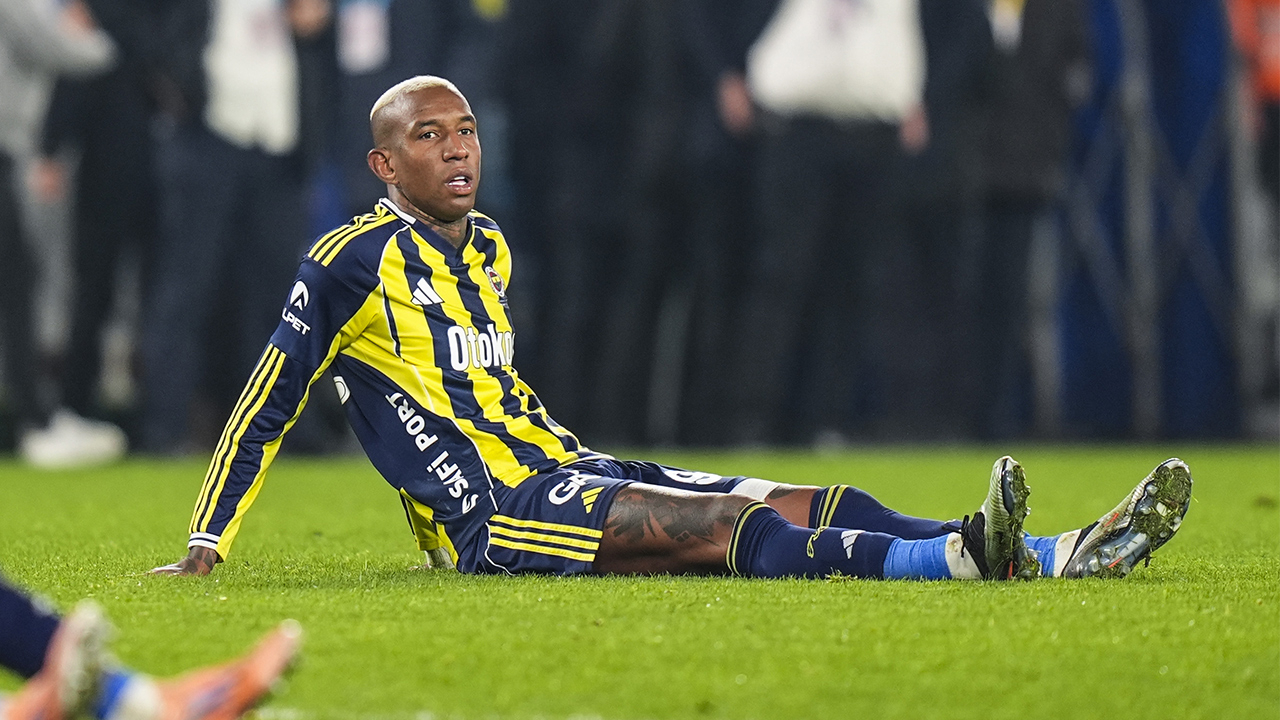 Talisca maç sonu stadyumdan sekerek ayrıldı