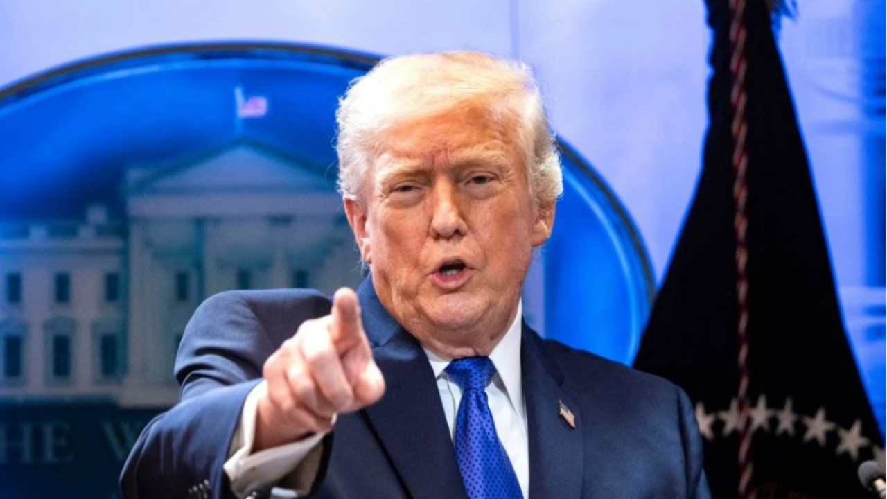 Trump'tan tüm dünyaya ek vergi! Yüzde 10’luk küresel tarife resmen yürürlüğe girdi, yüzde 15 için geri sayım başladı