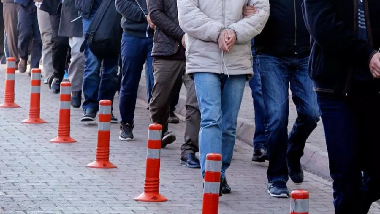 Türkiye genelinde dev operasyon dalgası: DEAŞ'a, FETÖ'ye, silah kaçakçılarına, bahis şebekelerine darbe