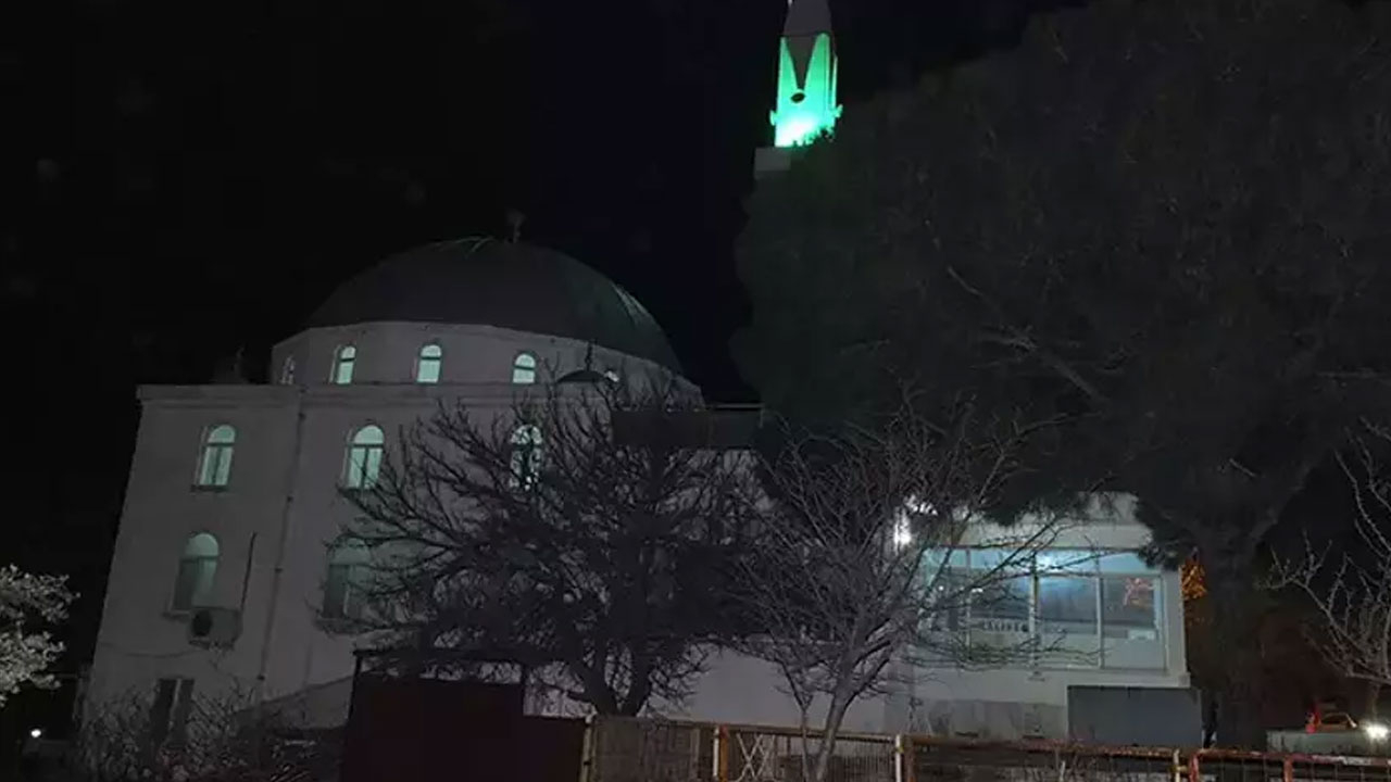 Yer: Balıkesir! 3 dakika erken okunan ezan kafaları karıştırdı