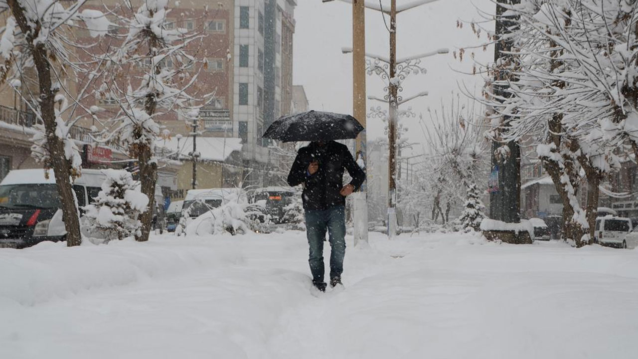 İstanbul ve Ankara'ya kar geliyor! Uzman isim tarih verdi