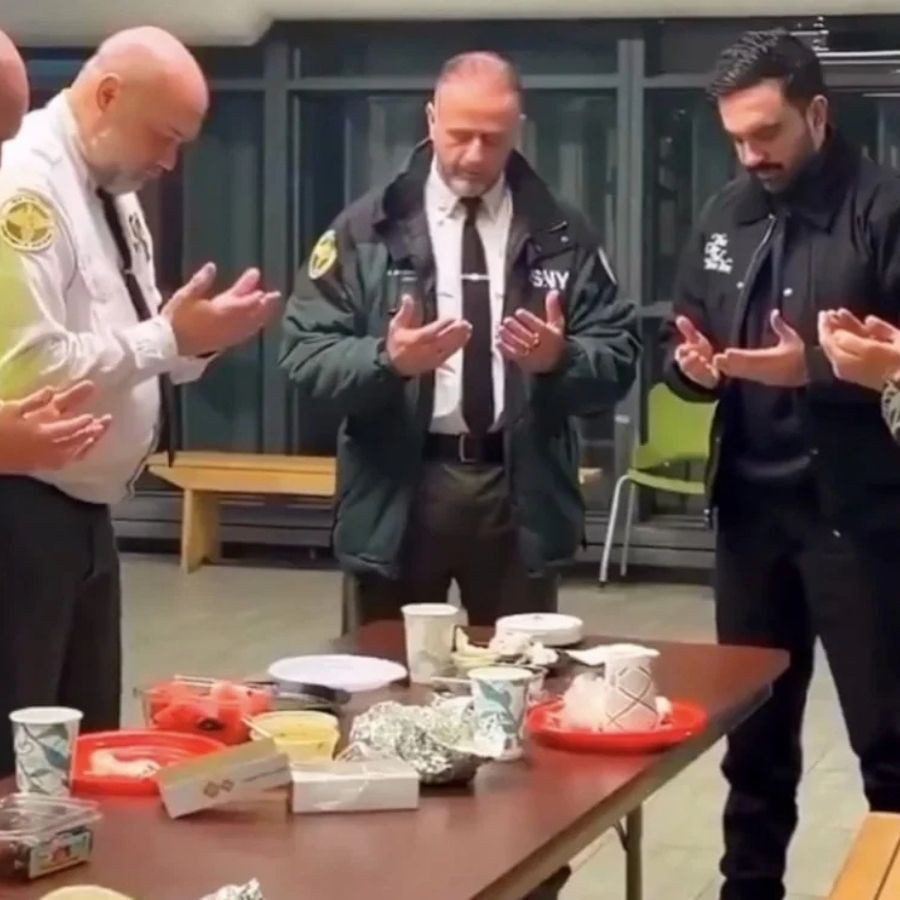 New York'un Müslüman belediye başkanı polisle sahur yaptı