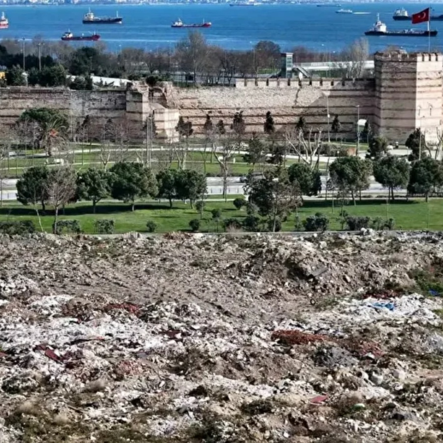 Dünya mirası surların dibinde skandal görüntü: Tarihin üstüne moloz döktüler! Kazlıçeşme Meydanı İBB ve İSKİ'nin şantiyesine döndü!