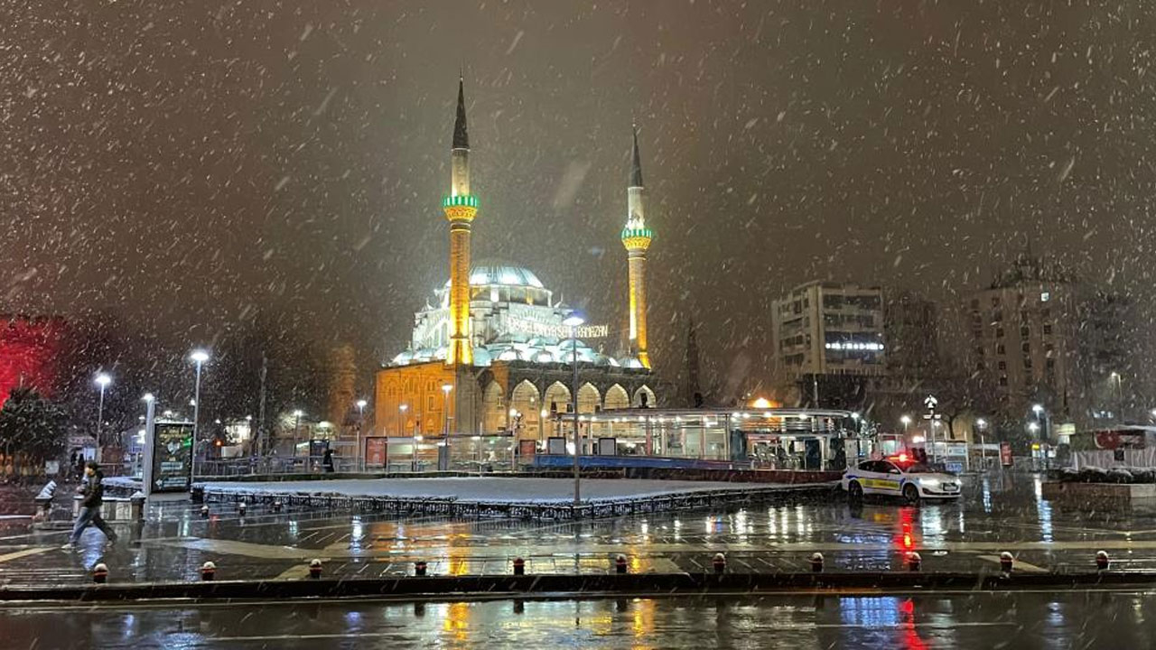 Kayseri’de kar yağışı etkili oldu! Kent, beyaz örtüyle kaplandı