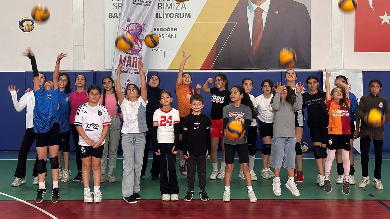 Kayseri'de voleybol kursları Ramazan'da da tam gaz devam