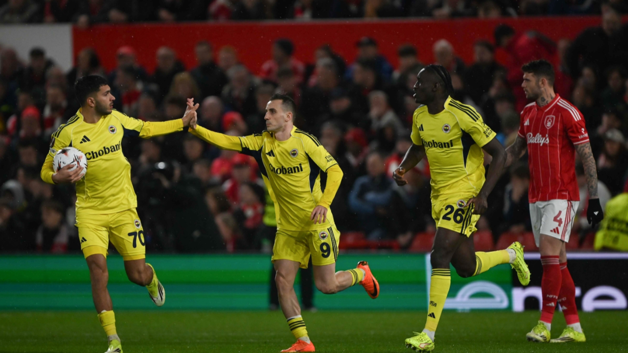 Fenerbahçe'nin Nottingham Forest galibiyeti İngiliz basınında manşet oldu! "Başı dik ayrılıyorlar"