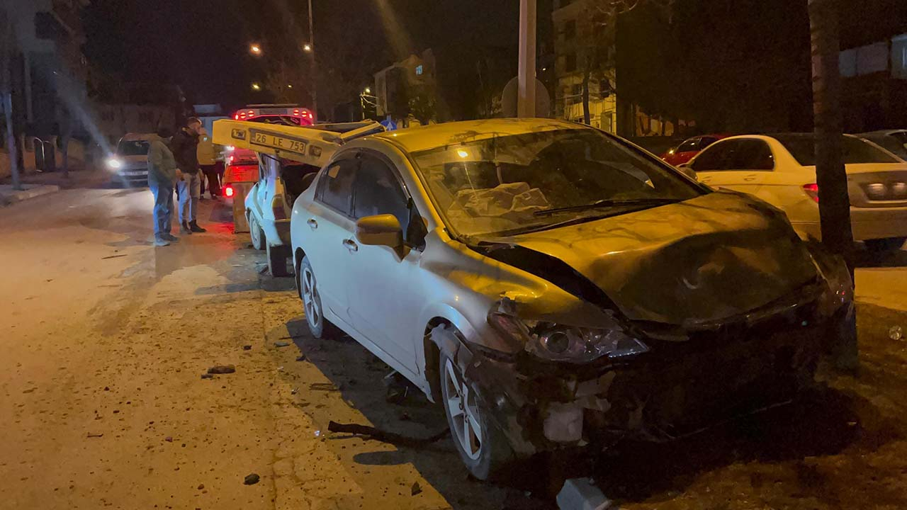 Eskişehir'de iki otomobil çarpıştı: 4 yaralı