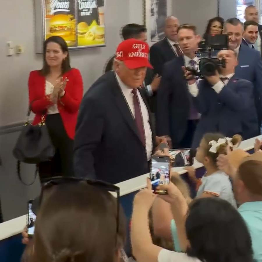 ABD Başkanı Donald Trump’tan hamburgerci ziyareti