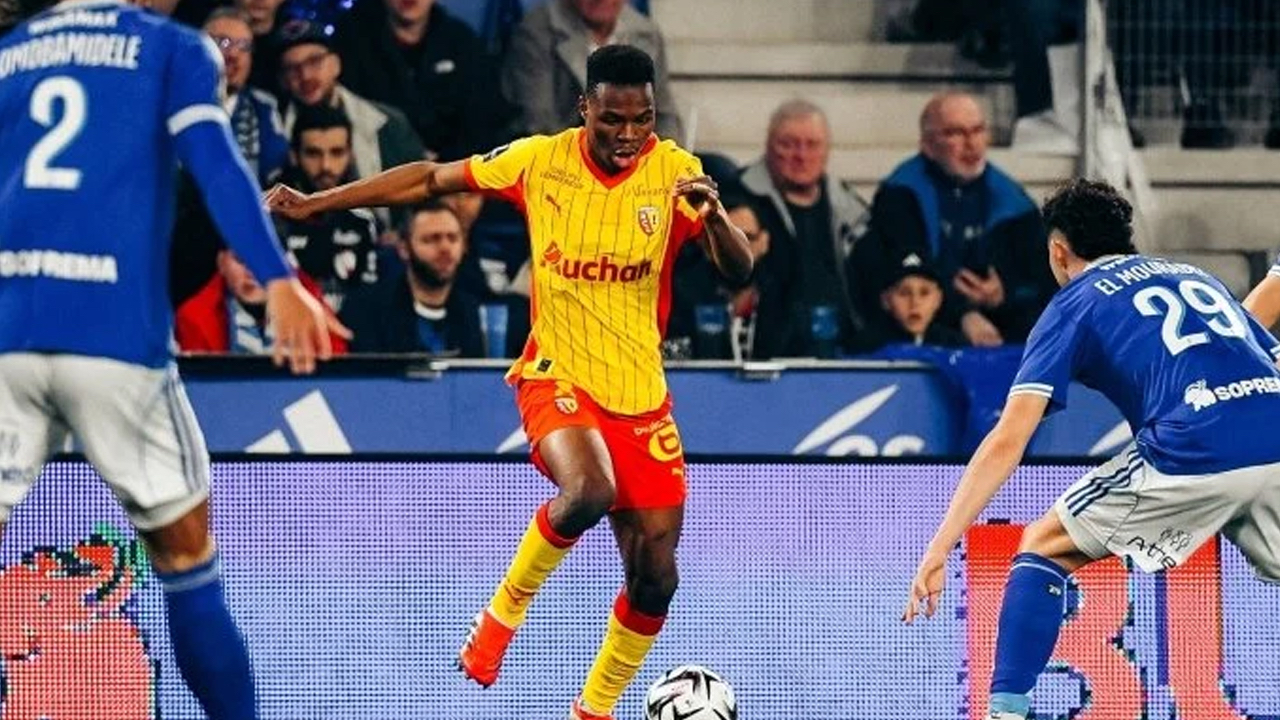 Lens Fransa Ligue 1'de liderlik fırsatını geri tepti