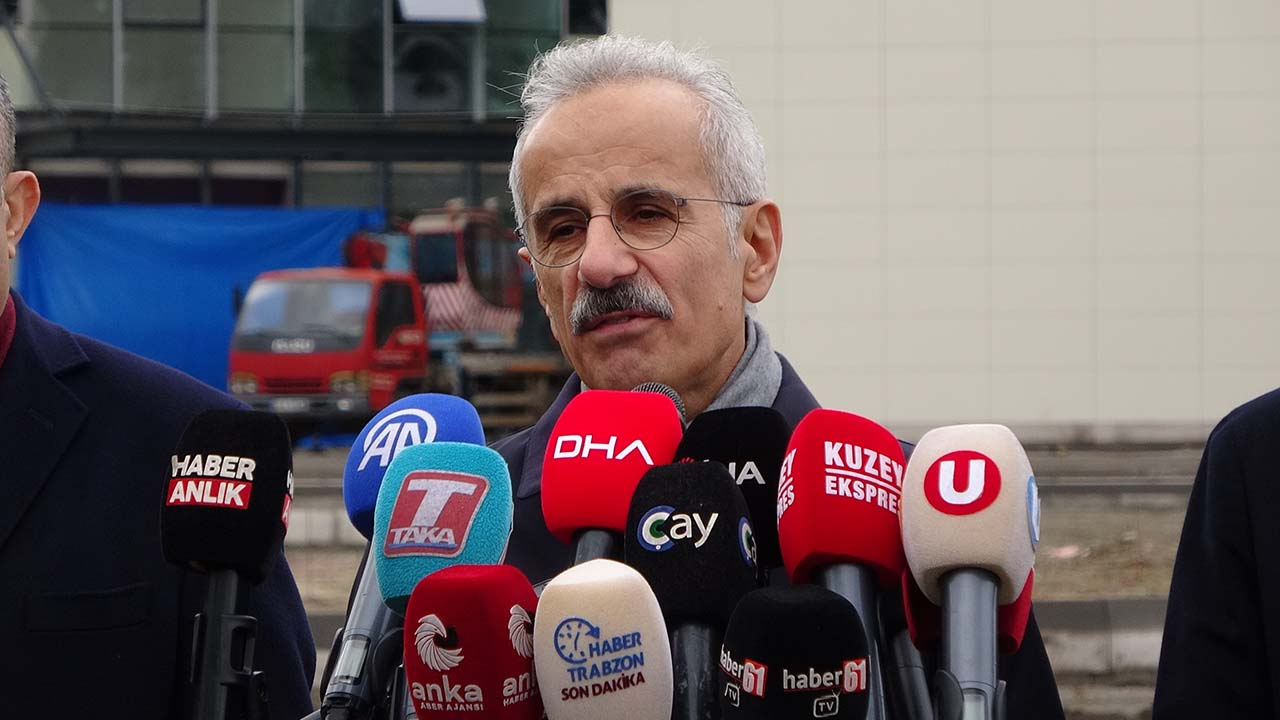 Ulaştırma ve Altyapı Bakanı Abdulkadir Uraloğlu'ndan açıklama: "İran, Irak, Suriye, Lübnan ve Ürdün‘e olan bütün uçuşları 2 Mart’a kadar iptal ettik"