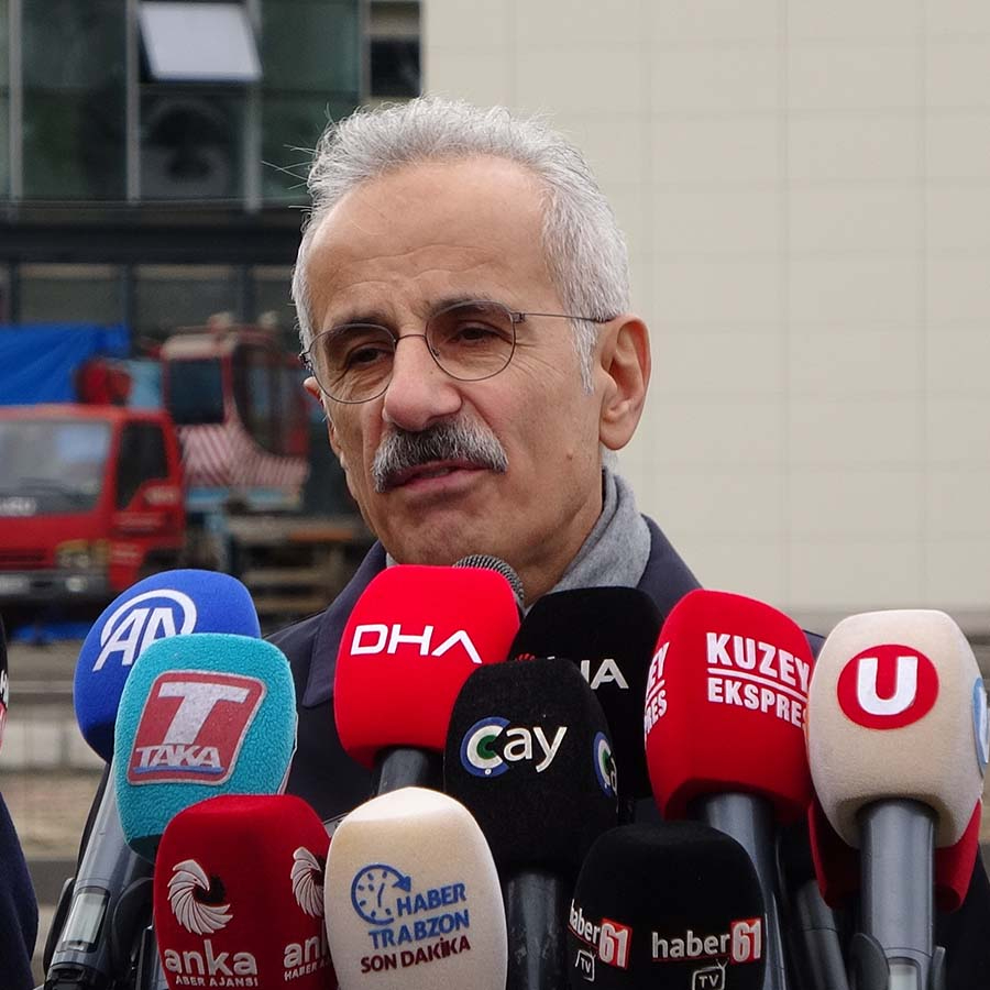 Ulaştırma ve Altyapı Bakanı Abdulkadir Uraloğlu'ndan açıklama: "İran, Irak, Suriye, Lübnan ve Ürdün‘e olan bütün uçuşları 2 Mart’a kadar iptal ettik"