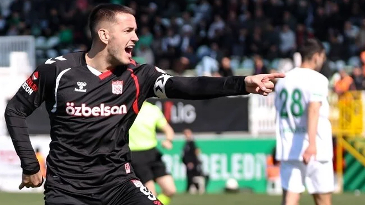 Sivasspor'u yıkan 3 sakatlık haberi birden! Manaj, Charisis, Mert...