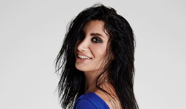 İrem Derici kendini yerden yere vurdu!