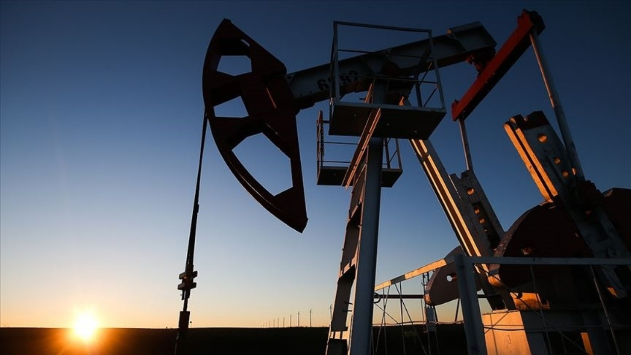 Akaryakıt fiyatlarına zam alarmı: Petrol fiyatlarında sert hareketler! Brent petrol varil fiyatı 14 ayın zirvesinde