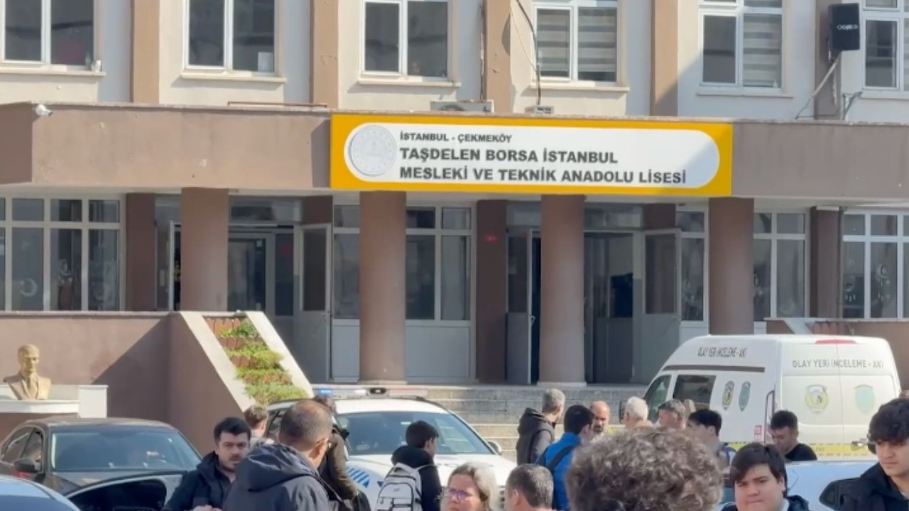 Çekmeköy'de öğrenci dehşeti! Öğretmenini ve arkadaşını bıçakladı