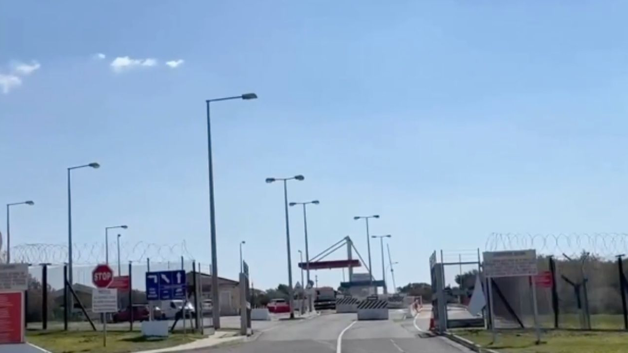 Savaş Kıbrıs'a sıçrıyor: İran GKRY'deki üsleri vurdu, Rumlar panikte, İsrail koruyamıyor!