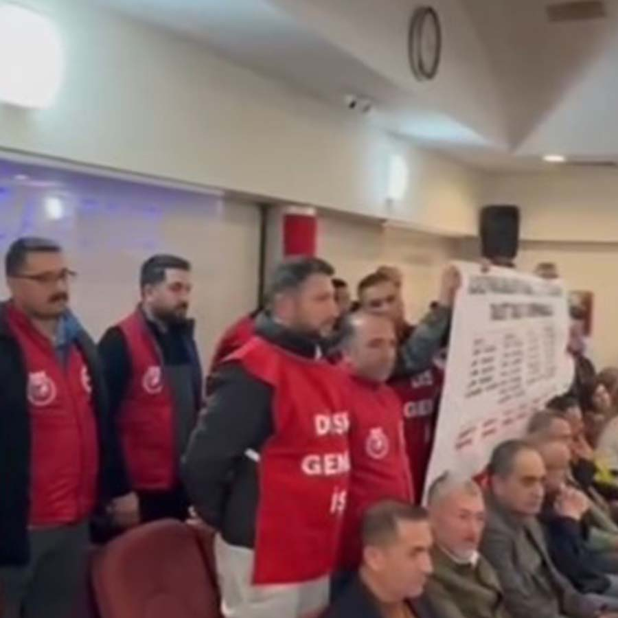 Karşıyaka Belediye Meclisi'nde gerginlik! Başkan toplantı salonunu terk etti