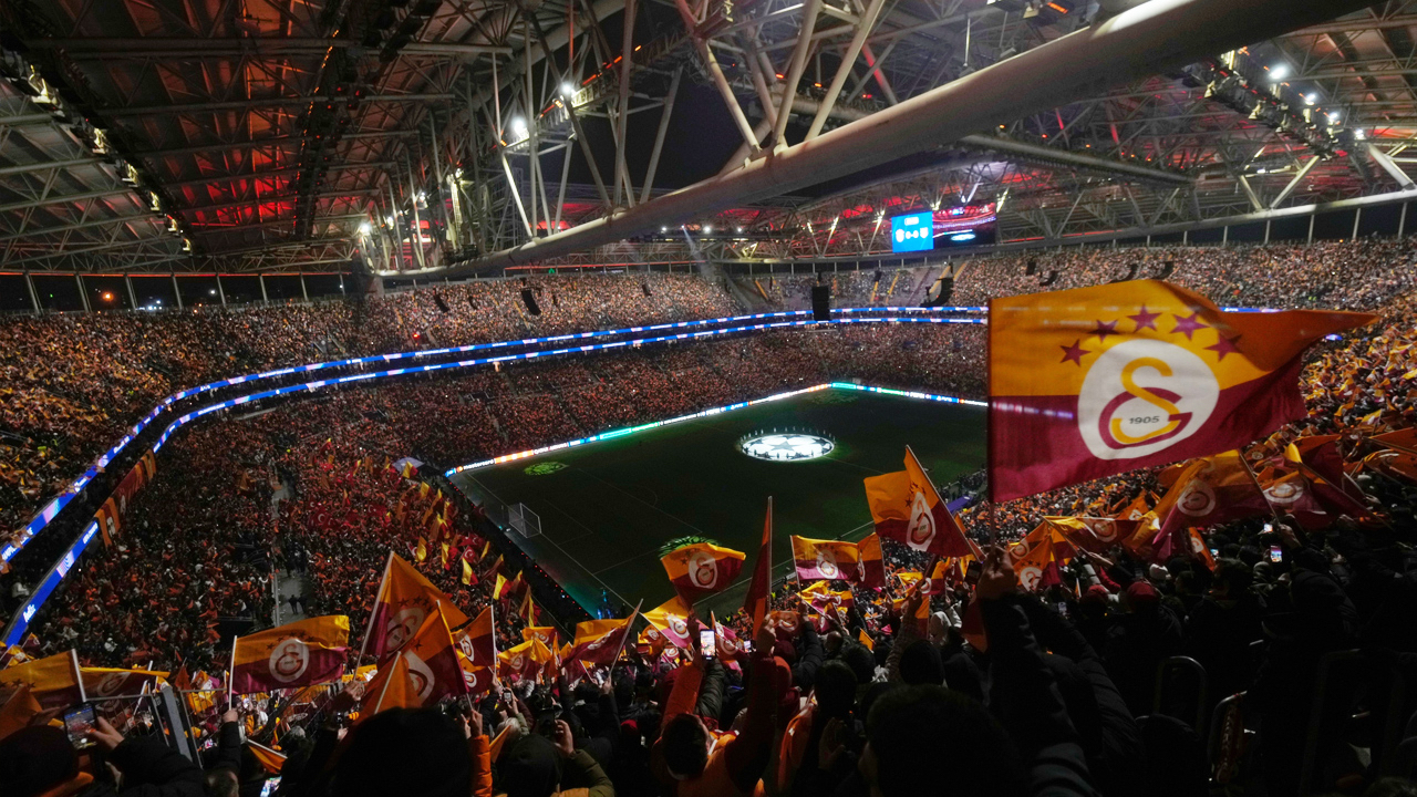 Dünyaca ünlü yıldız Vidal'den Galatasaray itirafı: Böyle bir atmosfer görmemiştim"