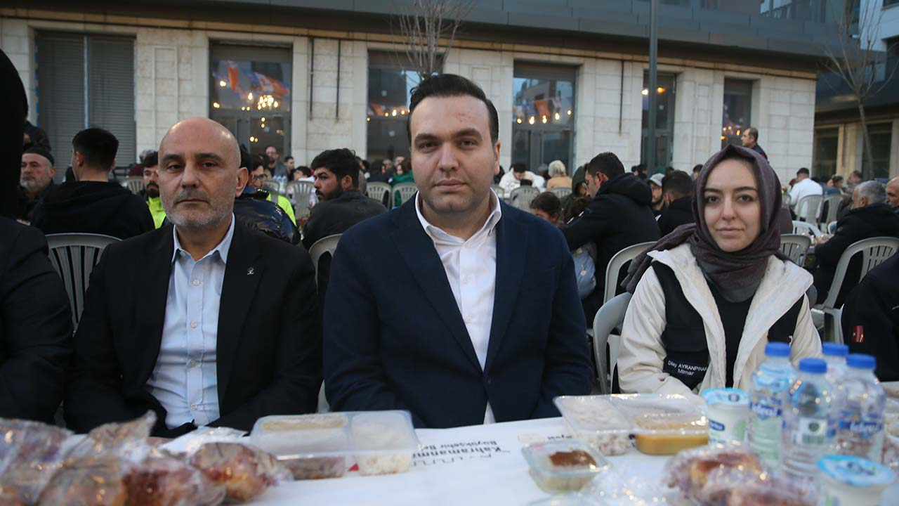 AK Parti Gençlik Kolları Genel Başkanı Yusuf İbiş: "Çelikten bir liderimiz, çelikten bir diplomasimiz var"