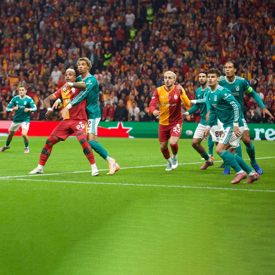 UEFA'dan Galatasaray'a seyircisiz oynama cezası