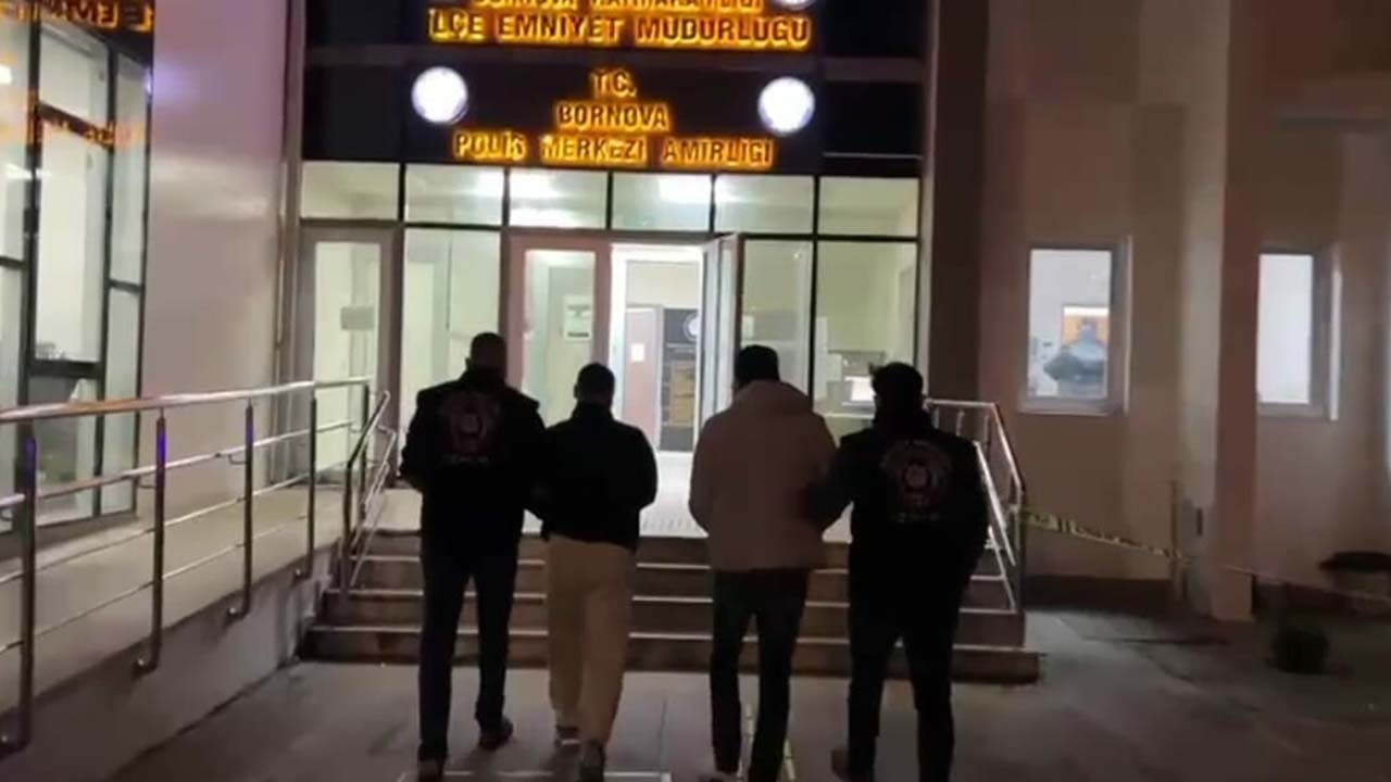 Adres İzmir: kendilerini polis olarak tanıtıp, 2 kişiyi gasp ettiler