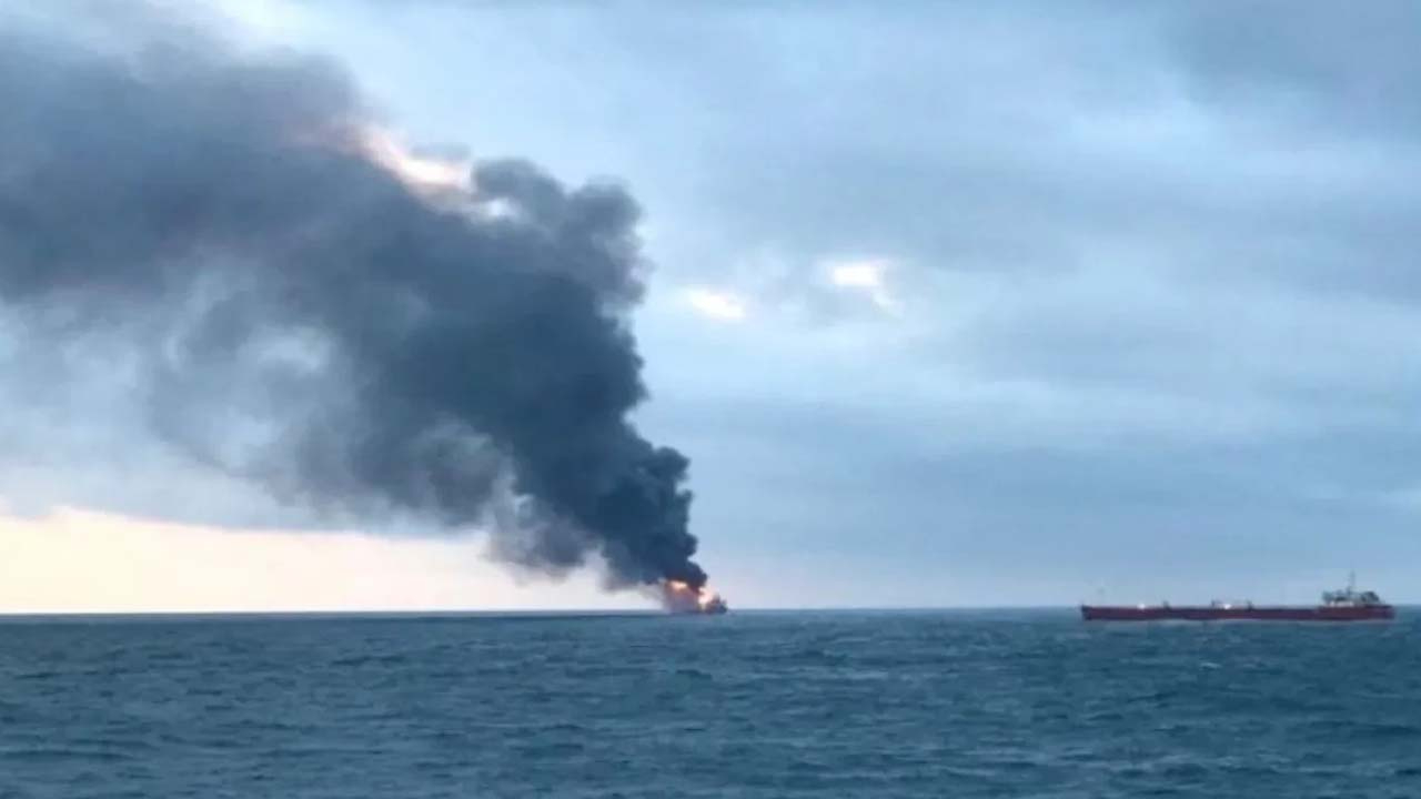 İran tankerleri mi hedef almaya başladı? Kuveyt açıklarındaki petrol tankerinde şüpheli patlama!