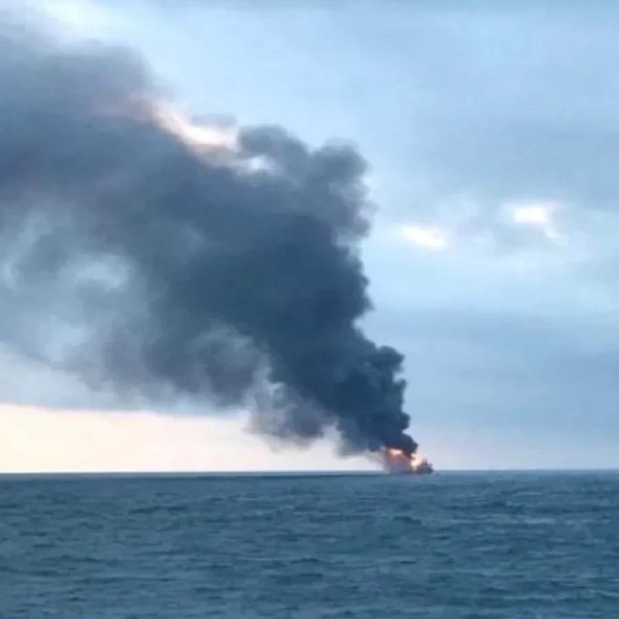 İran tankerleri mi hedef almaya başladı? Kuveyt açıklarındaki petrol tankerinde şüpheli patlama!