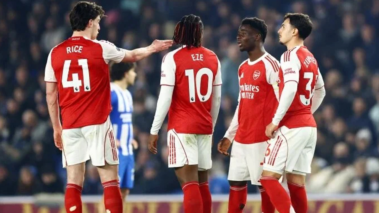 Arsenal'a şampiyonluk yolunda çok büyük darbe
