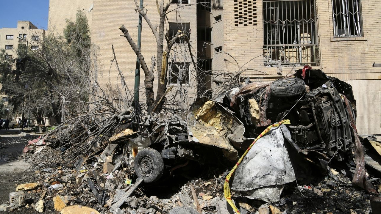 İran'da ilkokul, 40 dakika arayla iki kez vuruldu