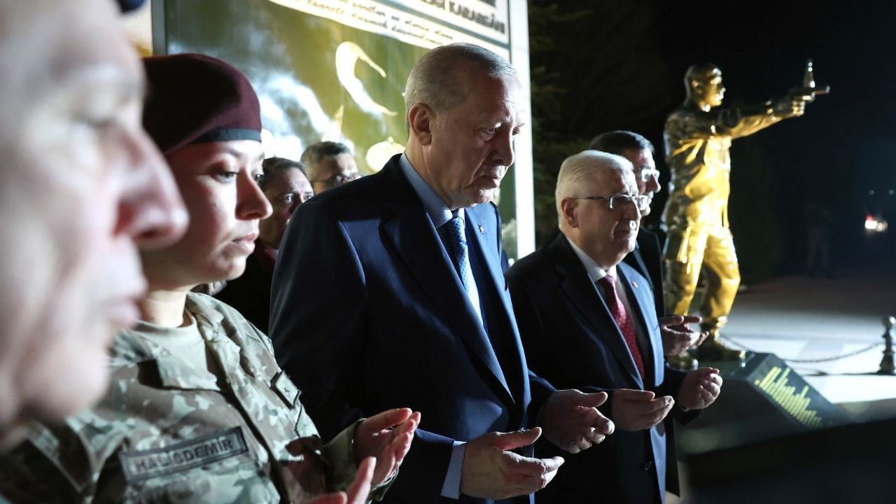 Ömer Halisdemir'in kızı Elif Nur Halisdemir, bordo bereli oldu
