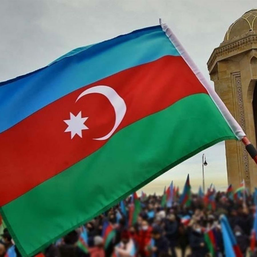 Azerbaycan İran sınırından yük araçları geçişlerini askıya aldı