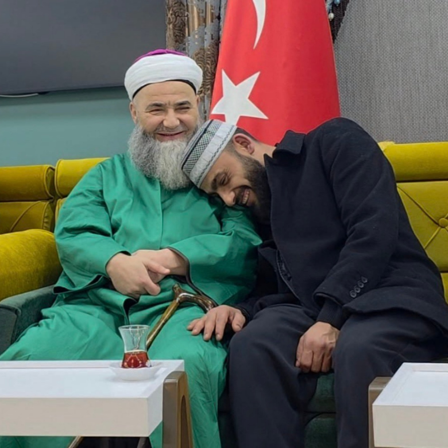 Sosyal medyanın fenomen ilahicisi Celal Karatüre, Cübbeli Ahmet Hoca'yı ziyaret etti!
