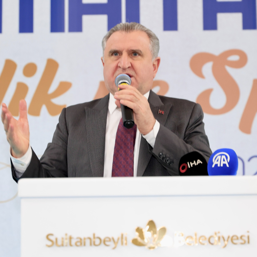 GENÇLİK VE SPOR BAKANI BAK, BİNLERCE GENÇ İLE İFTAR YAPTI