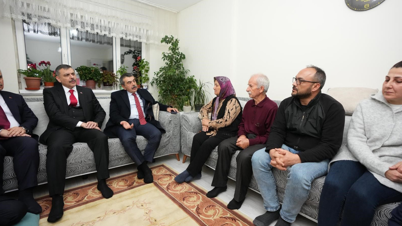 Milli Eğittim Bakanı Yusuf Tekin ve İçişleri Bakanı Mustafa Çiftçi'den Fatma Nur öğretmenin ailesine taziye ziyareti