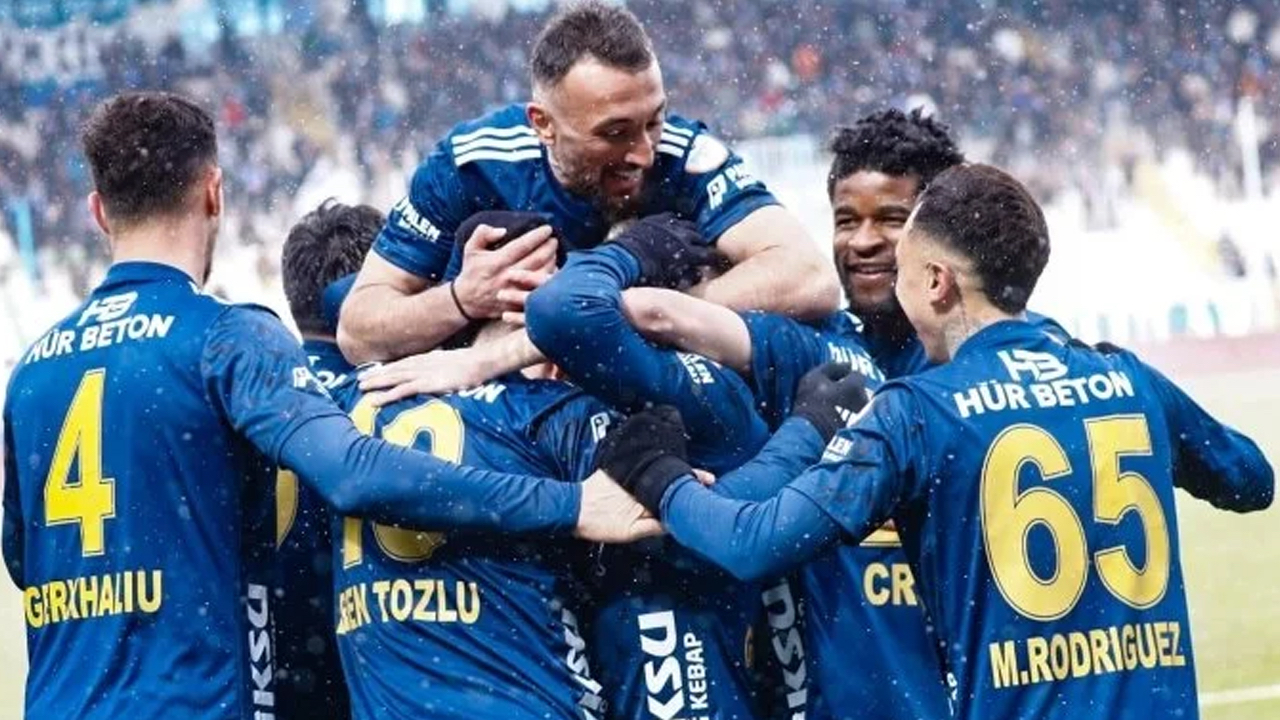 Eren Tozlu 3 gol 2 asist yaptı, Erzurumspor tarihi skorla kazandı: 8-1